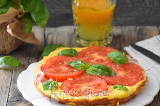 Омлет с ветчиной и помидорами