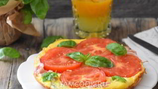 Омлет с ветчиной и помидорами