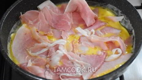 омлет с ветчиной и помидорами