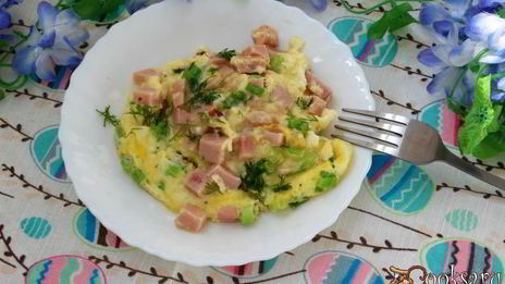 омлет с ветчиной и зеленым луком