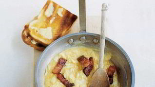 Омлет со сметаной и грудинкой