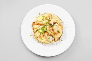 Оякодон — японский омлет с рисом и курицей