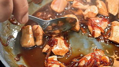 оякодон — японский омлет с рисом и курицей