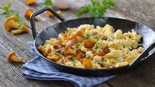 Пышный омлет с лисичками