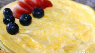 Сладкий омлет с клубникой
