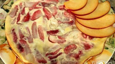 сладкий омлет с клубникой