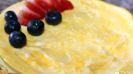 сладкий омлет с клубникой