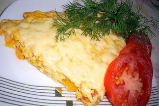 Сытный омлет с овощами и курицей