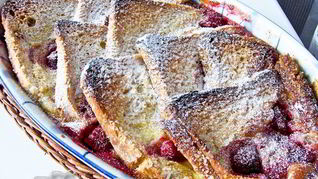 Запеченный омлет с ягодами