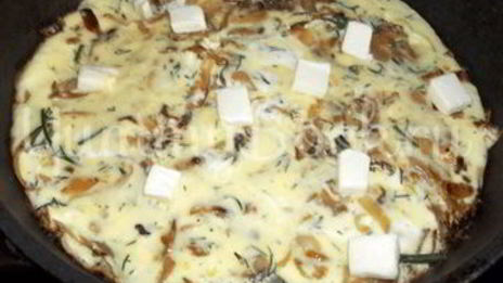 жаренный омлет с капустой