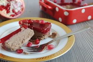 Куриный паштет под гранатовым желе