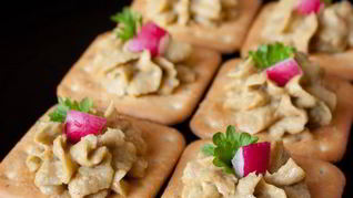 Паштет из авокадо и копченой рыбы