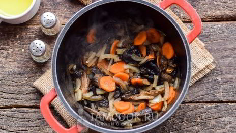 паштет из фасоли с сушеными грибами