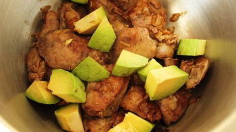 паштет из куриной печени с авокадо и фисташками