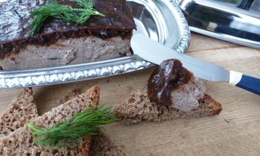 Рецепт паштет из куриной печени с желе из чернослива