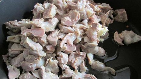 паштет из куриных желудков с морковью и луком