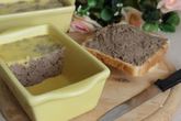 Паштет из свиной печени с черносливом