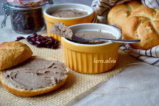Печеночный паштет с фасолью