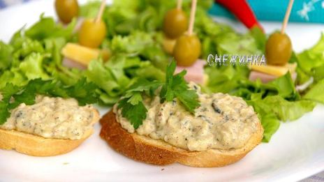 сырный паштет из цукини с миндалем