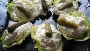 Яичный паштет с корнишонами