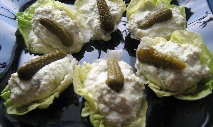 Рецепт яичный паштет с корнишонами