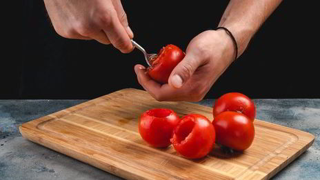 помидоры, фаршированные печенью трески и яйцами