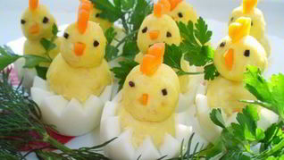 Простая закуска Цыплята в яйце