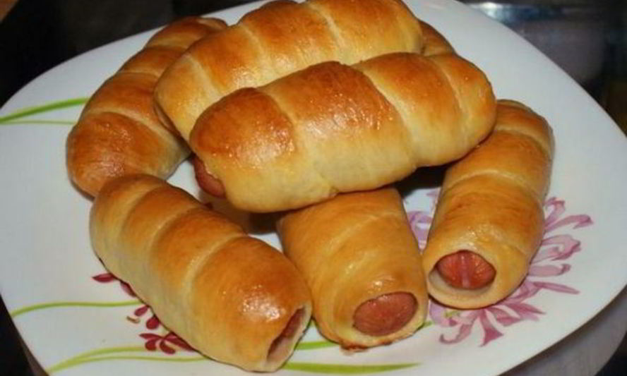 Рецепт простые сосиски в дрожжевом тесте