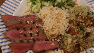 Рисовая вермишель с маринованной говядиной