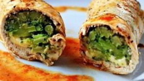 куриные роллы, фаршированные брокколи и сыром
