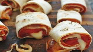 Легкие роллы-пицца из тортильи