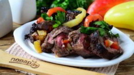 мясные роллы, фаршированные овощами