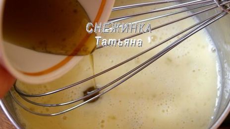 омлетный шоколадный ролл с клубникой