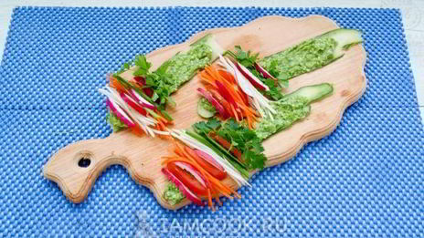 овощные роллы с огурцом и авокадо