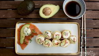 Роллы из блинов с семгой