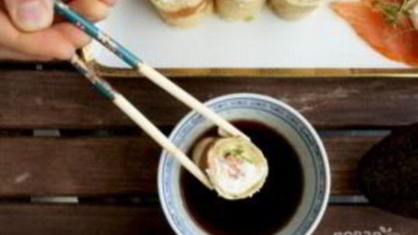 роллы из блинов с семгой