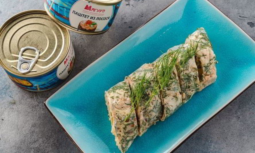 Рецепт роллы из омлета с муссом из лосося и овощами