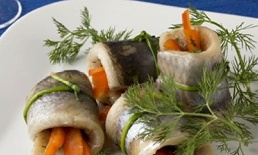 Рецепт роллы из селедки с овощами