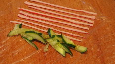 роллы полосатики с крабовыми палочками