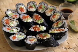 Роллы с авокадо и сливочным сыром