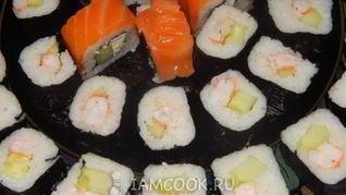 Роллы с креветками и огурцом