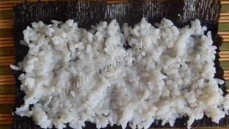 роллы с креветками и огурцом