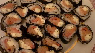 Роллы с семгой и моцареллой