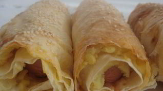 Роллы с сосисками и картофельным пюре