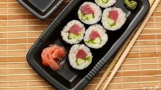 Роллы с тунцом и огурцом