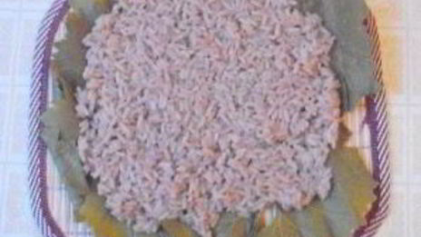 роллы с виноградными листьями