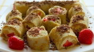 Сладкие роллы с начинкой из творога и фруктов