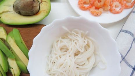 спринг-роллы с креветками