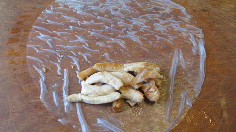 спринг-роллы с курицей, грибами и сливочным сыром