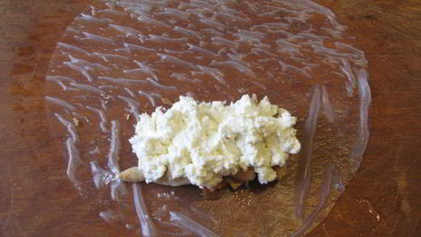 спринг-роллы с курицей, грибами и сливочным сыром